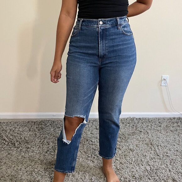 Abercrombie & Fitch Curve Love Ultra High Rise Ankle Straight Jean - Picture 4 of 6